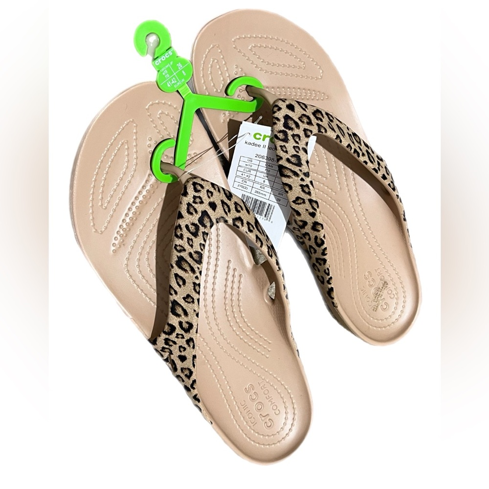 NWT CROCS Tan Leopard Print Flip Flops (10W)
